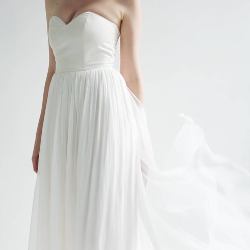 Brand new Leanne Marshall ivory wedding dress